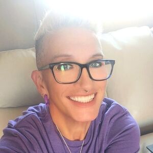 Meet your Posher, Debbie